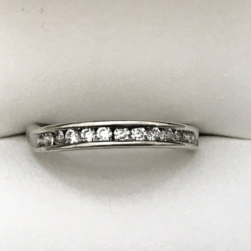 925 STERLING SILVER CURVED BAND WITH 13 INSET CLEAR STONES SIZE 7